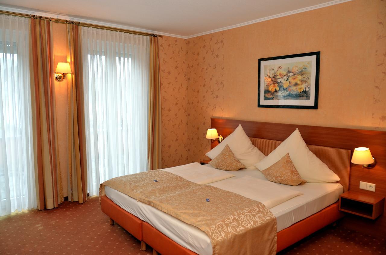 Gasthaus Zur Rebe Мерінґ Екстер'єр фото
